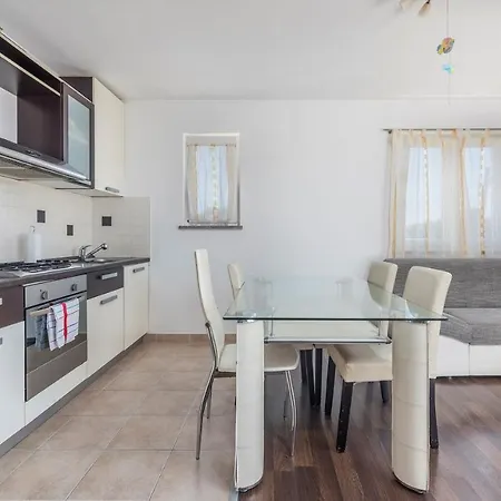 Leon With Balcony דירה